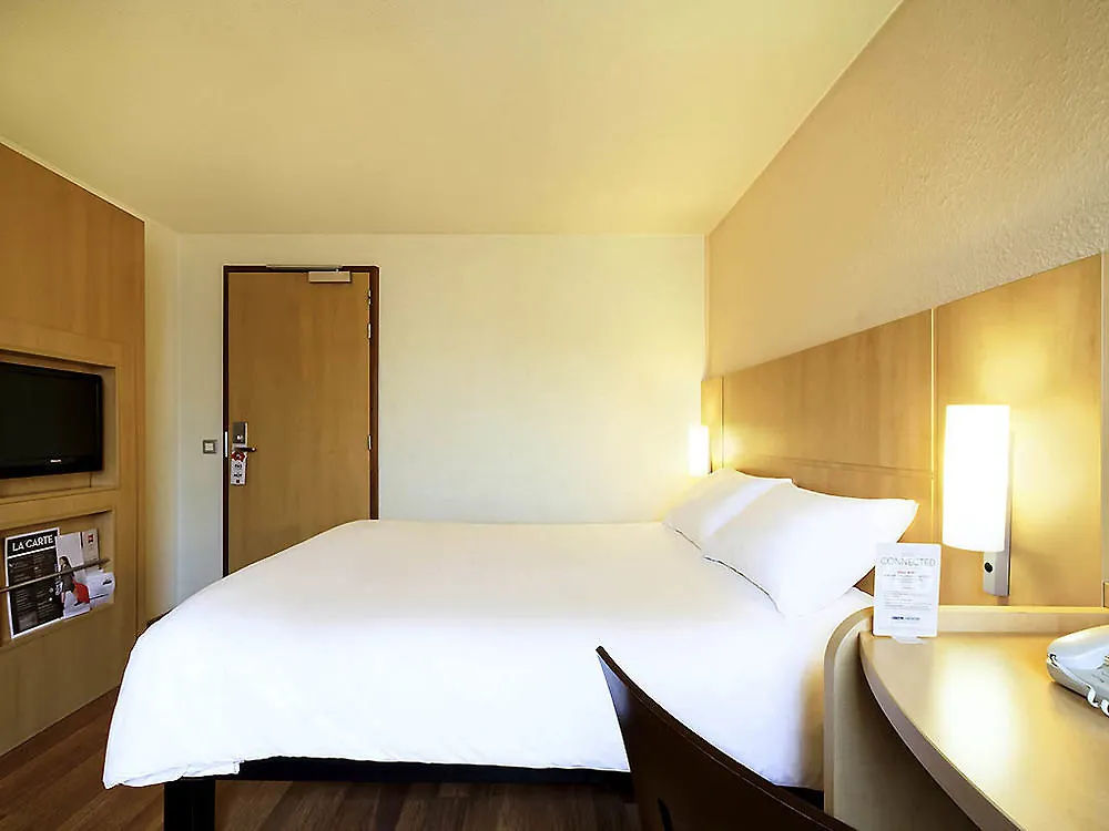 Ibis Tour Eiffel Cambronne 15eme Hotell 3*